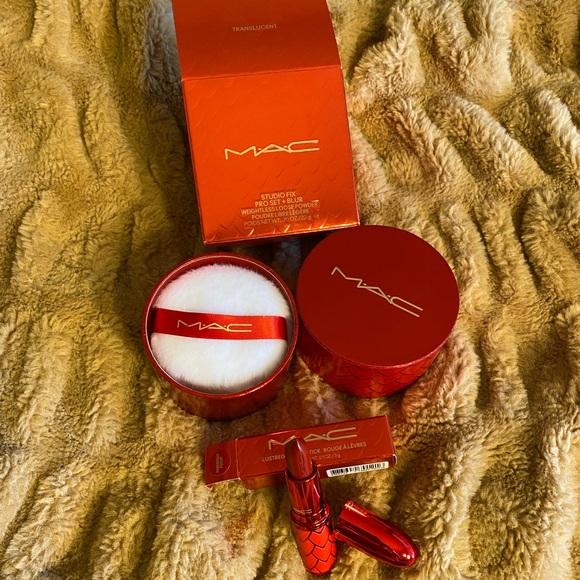 M•A•C 😍 LOVE STRUCK😍 Limited Edition SET! - Picture 12 of 15